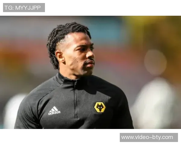 掌握自由足球背身护球技巧提升你的球场竞争力与控制力 掌握自由足球背身护球技巧提升你的球场竞争力与控制力