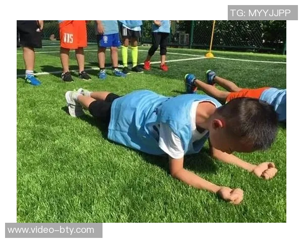 提升青少年足球体能训练的科学方法与实践探讨